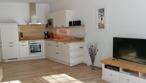 ثلاجة، ميكروويف، فرن، موقد طهي مسطح