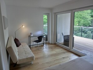 Fernseher, DVD-Player, Stereoanlage