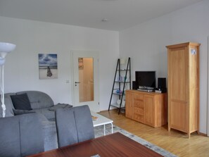Fernseher, Stereoanlage
