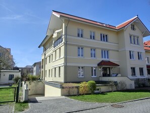 المنشأة من الخارج