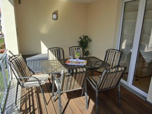 تناول الطعام بالخارج