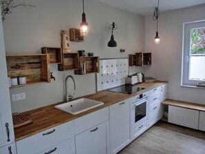 Kühlschrank, Ofen, Herdplatte, Geschirrspüler