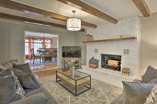 Home - Retreat w/ Pool and Hot Tub on 5 acres !!