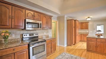 Frigorífic, microones, forn i placa de cuina