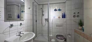 Shower - Strandnahe 2-zi.-fewo mit Balkon für 3 Personen in Ruhiger Lage (Graal-Müritz)