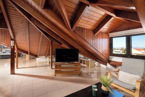 Smart TV, ping pong - Emmelia Villa in Ixia (Ιαλυσός)