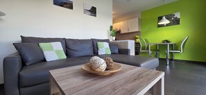 Fernseher, DVD-Player, Stereoanlage