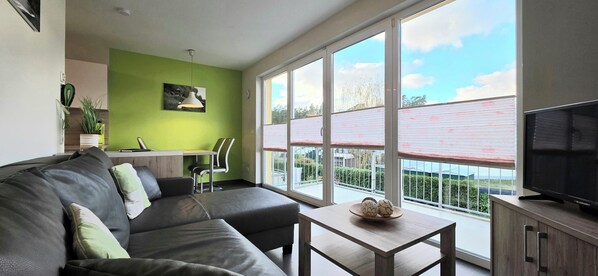 Fernseher, DVD-Player, Stereoanlage