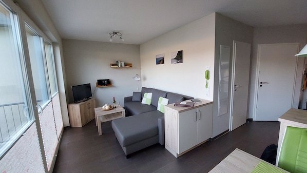 Fernseher, DVD-Player, Stereoanlage