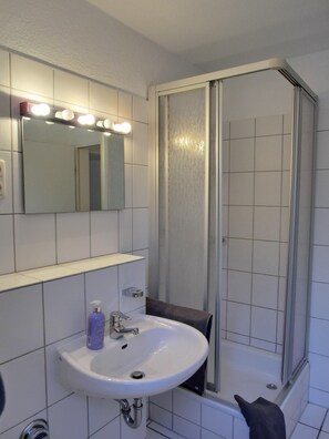 Shower - Moderne Strandnahe 4-zimmer-ferienwohnung für bis 6 Pers. mit Balkon (Graal-Müritz)