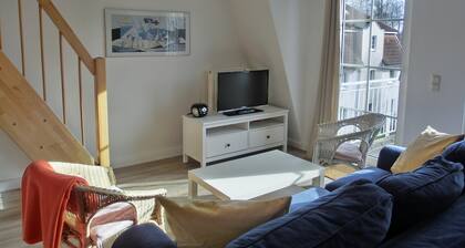 moderne strandnahe 4-Zimmer-Ferienwohnung für bis 6 Pers. mit Balkon