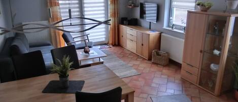 Fernseher, Stereoanlage