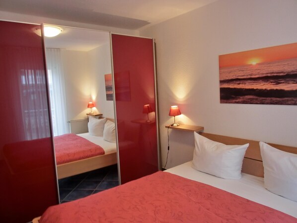 1 bedroom, free WiFi - 2-room apartment on the ground floor for 4 pers. WLAN (Graal-Müritz)