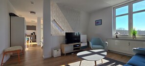 TV, stereo - Moderne Fewo für Drei Personen in Unmittelbarer Strandnähe mit Wlan (Graal-Müritz)