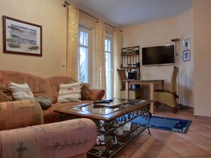 Fernseher, Stereoanlage