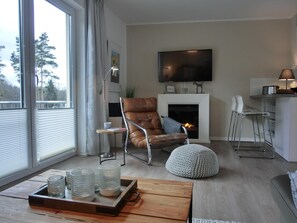 Fernseher, DVD-Player, Stereoanlage