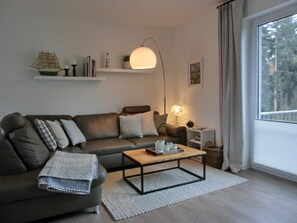 Fernseher, DVD-Player, Stereoanlage