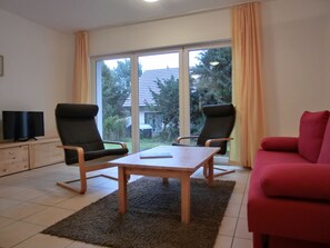 Fernseher, Stereoanlage