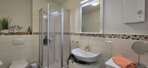 Shower - 2-zimmer-ferienwohnung für 3 Pers. mit 2 Fahrrädern (Graal-Müritz)