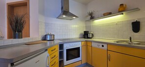 Kühlschrank, Ofen, Herdplatte, Geschirrspüler