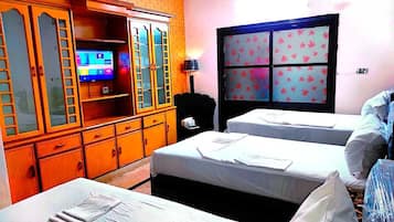 Executive-Dreibettzimmer | Hochwertige Bettwaren, Select-Comfort-Betten, individuell dekoriert