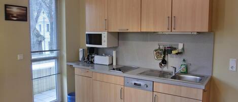 Fridge, microwave, stovetop, dishwasher