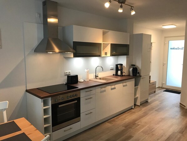 Kühlschrank, Ofen, Herdplatte, Geschirrspüler