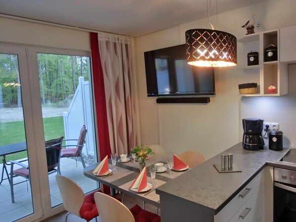 ثلاجة، ميكروويف، فرن، موقد طهي مسطح