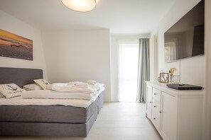 2 bedrooms, free WiFi - Beachfront 3-room apartment for 5 people with WiFi and wallbox (Graal-Müritz)