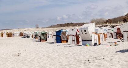Beachfront 3-room apartment for 5 people with WiFi and wallbox