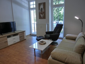Fernseher, Stereoanlage