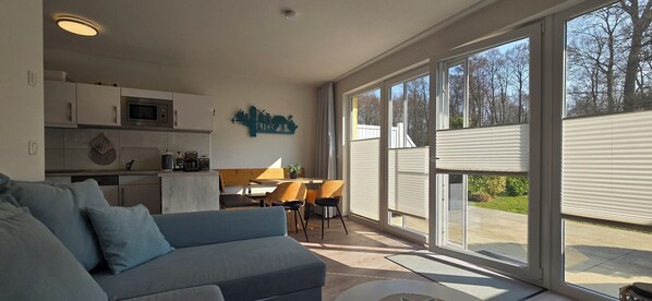 TV, stereo - 2-room apartment for 3 people on the ground floor with bicycles and WLAN (Graal-Müritz)