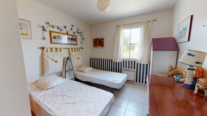 3 slaapkamers, een strijkplank/strijkijzer, wifi (toeslag)