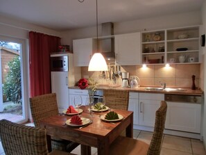 Fridge, microwave, oven, stovetop - 2-zi-fewo im EG für 2 Pers (Graal-Müritz)