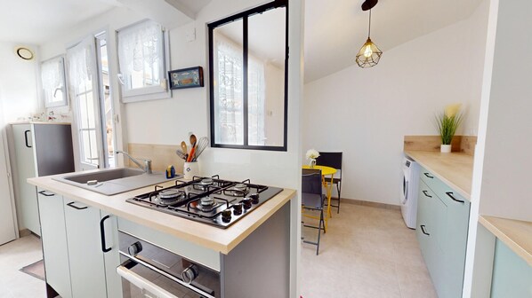 Fridge, microwave, oven, coffee/tea maker