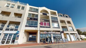 A multi-story building with a café named "Le Vintage Café" on the ground floor.