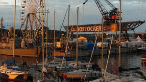 A marina with boats docked, a Ferris wheel, and a crane in the background. - 2-zimmer-fewo für 2 Pers. im OG mit 2 Fahrrädern (Graal-Müritz)