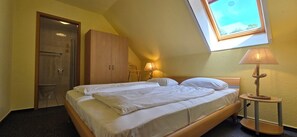 1 bedroom, free WiFi - Strandnahe 2-zi.-fewo für 4 Personen im Dachgeschoss mit Wlan (Graal-Müritz)