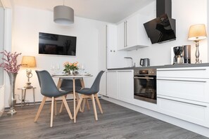 Køleskab, ovn, kogeplade, opvaskemaskine