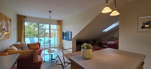 Fernseher, Stereoanlage