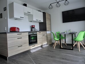 Kühlschrank, Ofen, Herdplatte, Geschirrspüler