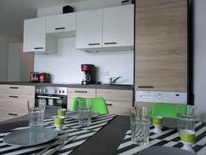 Kühlschrank, Ofen, Herdplatte, Geschirrspüler