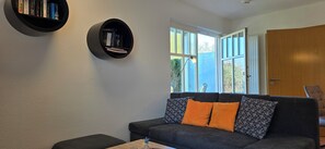 TV, DVD player, stereo - "Your vacation apartment in Graal-Müritz for 2 people - with bicycles" (Graal-Müritz)