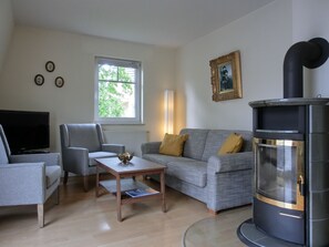 Fernseher, Kamin, Stereoanlage