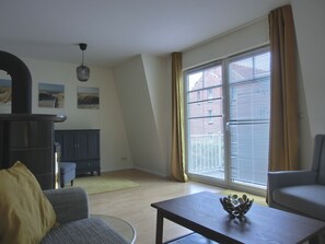 TV, fireplace, stereo - 3-room apartment FEWO on the 1st floor for 4 persons (Graal-Müritz)