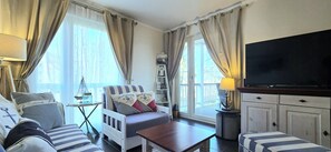 Fernseher, Kamin, Stereoanlage