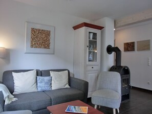 TV, fireplace, stereo - 2-room vacation apartment for 2 people on the first floor (Graal-Müritz)