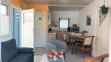 Fernseher, DVD-Player, Stereoanlage