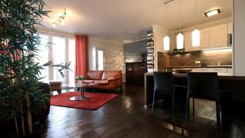 Fernseher, DVD-Player, Stereoanlage