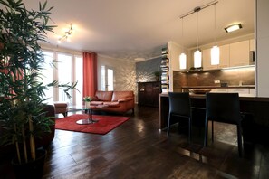 Fernseher, DVD-Player, Stereoanlage